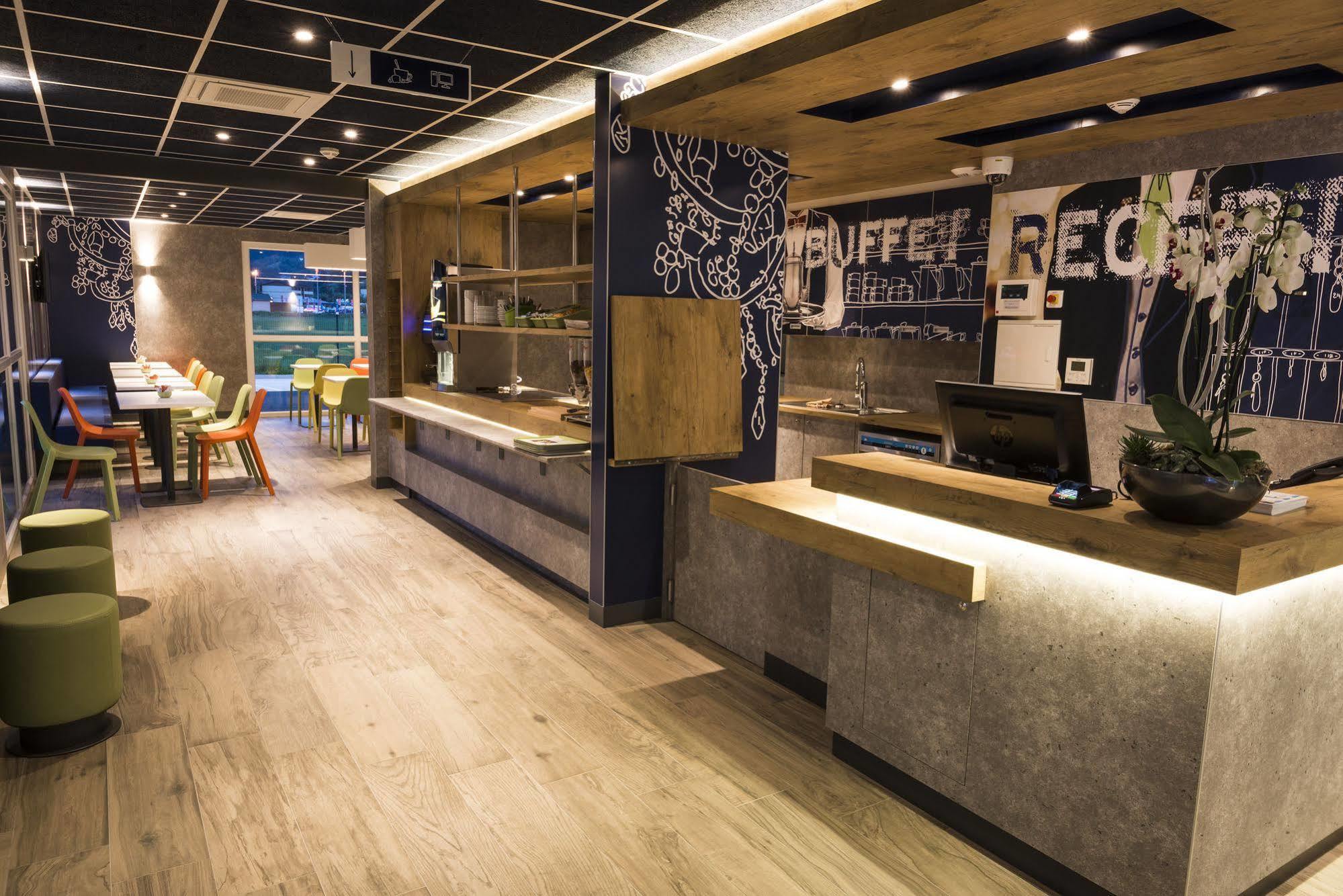 萨朗什宜必思经济酒店 萨莱切 外观 照片