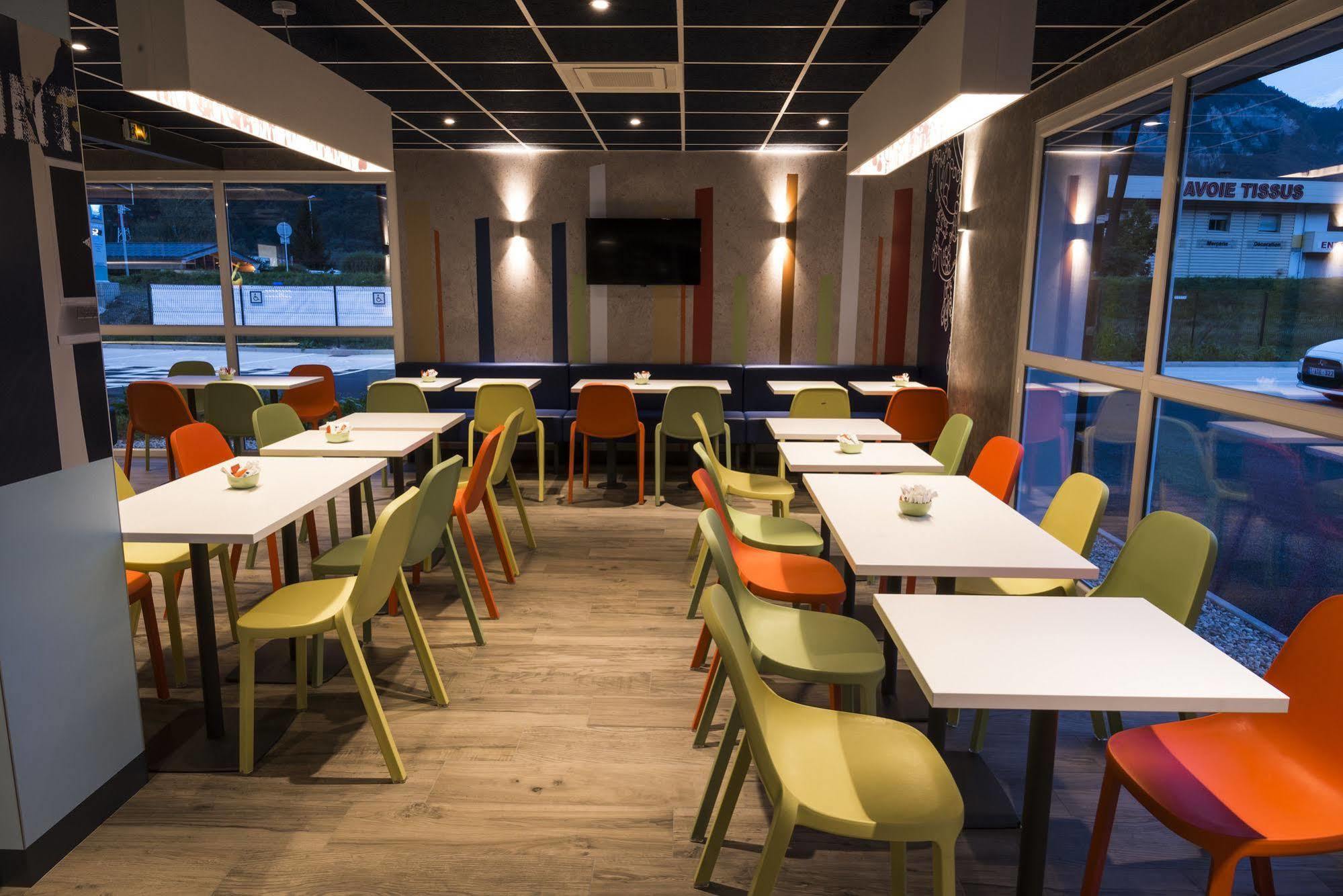 萨朗什宜必思经济酒店 萨莱切 外观 照片